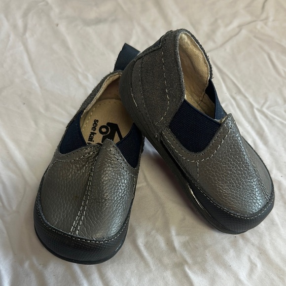 See Kai Run - LIKE NEW - Gray and Black Leather slip on sneakers Patchwork - Picture 1 of 6